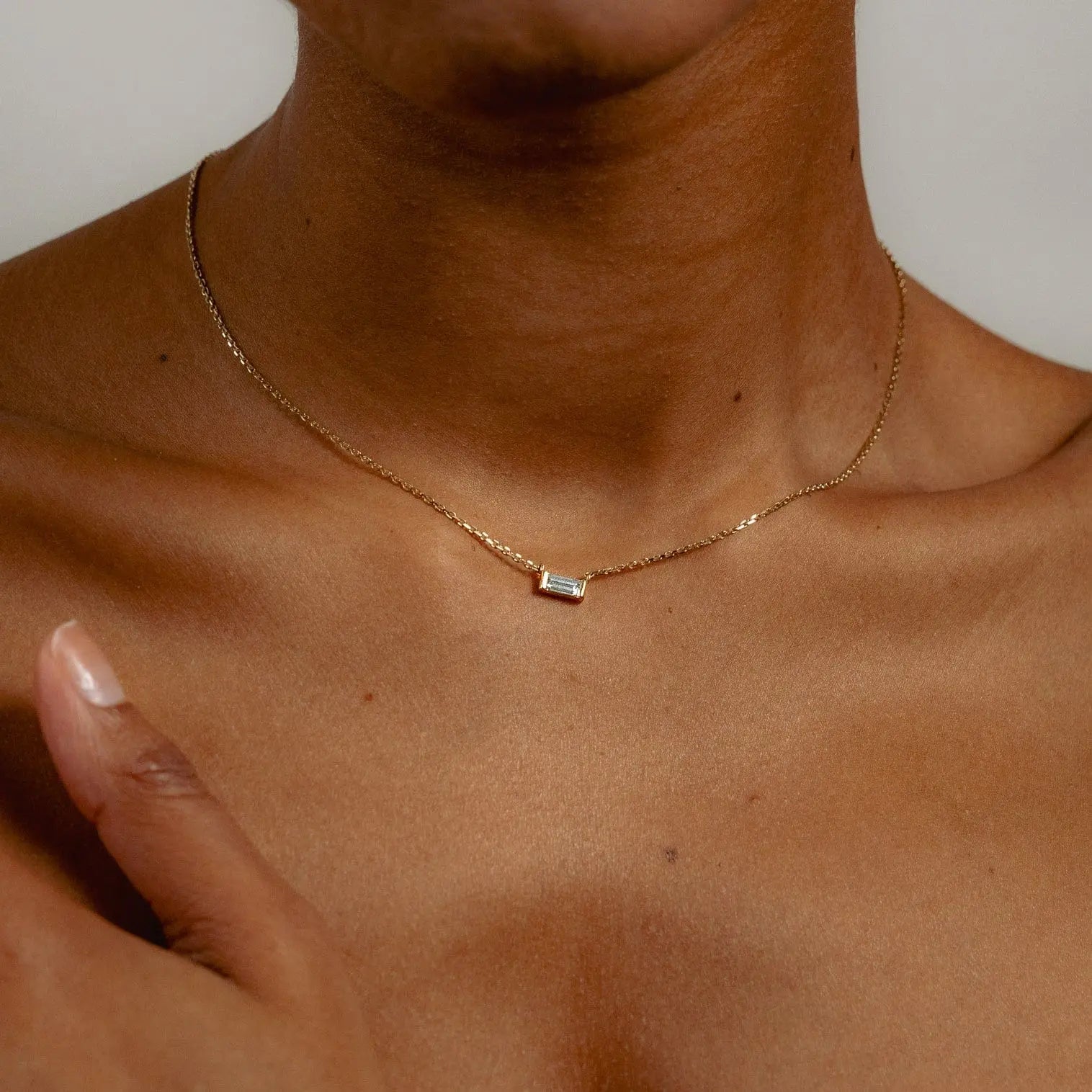 Model wearing Siglo Necklace in 9ct solid gold at collarbone length