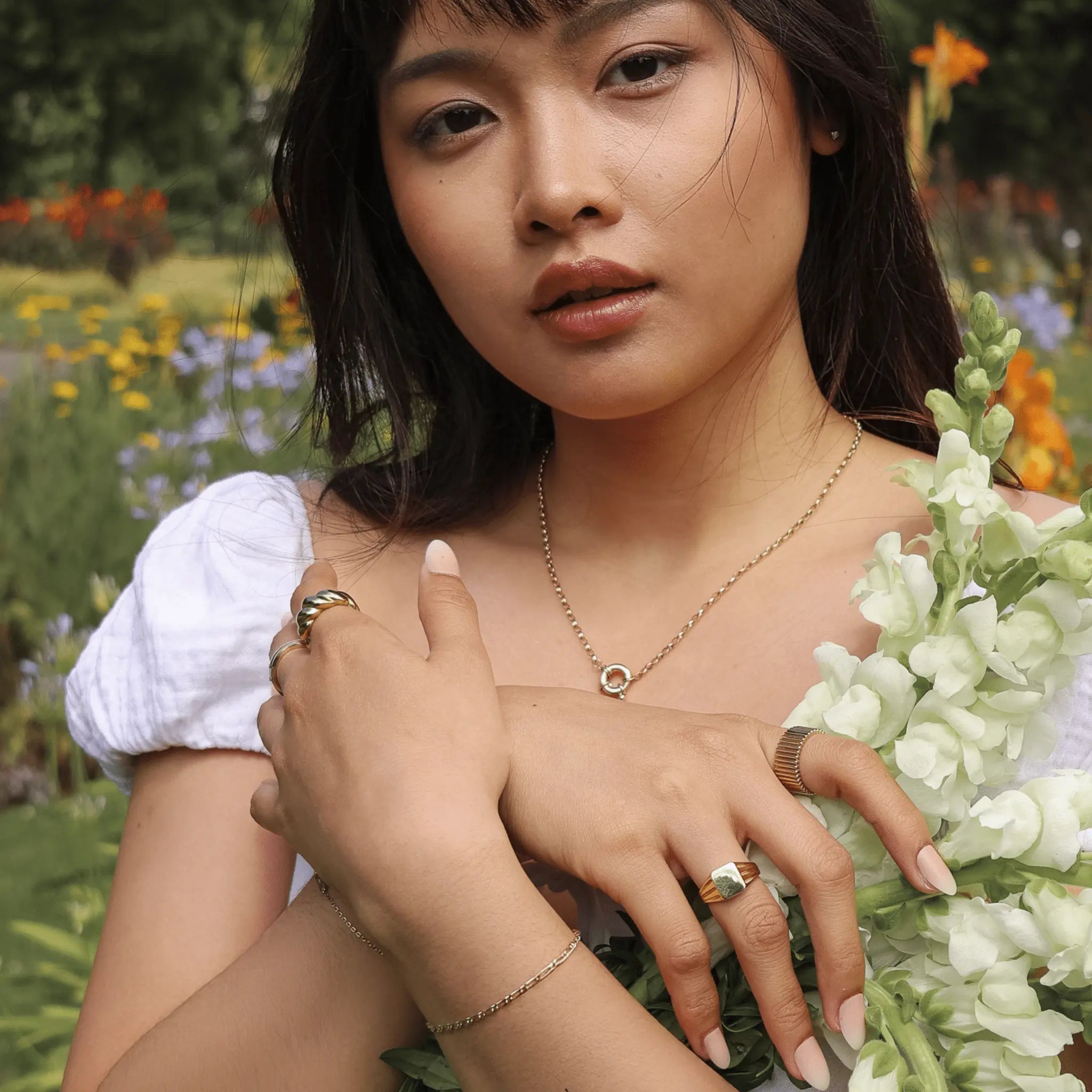 How to layer gold jewellery - Glasaje